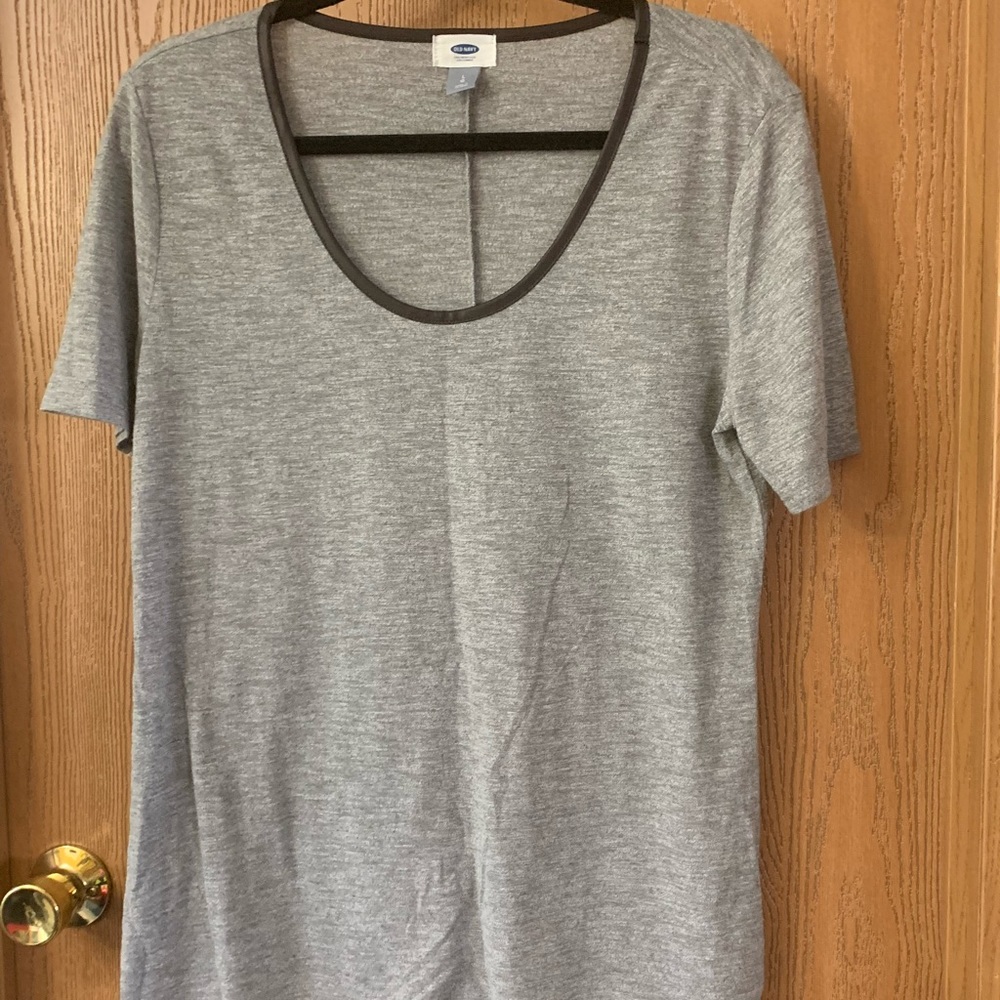 Grey scoop neck shirt